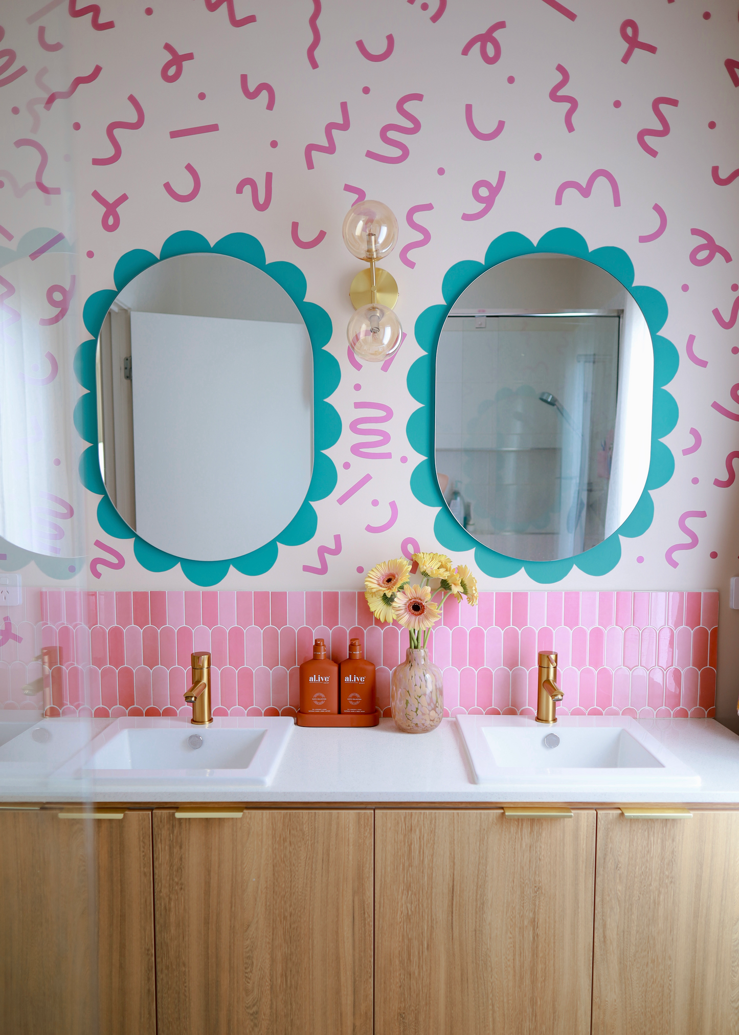 squiggle decals (pink or blue)